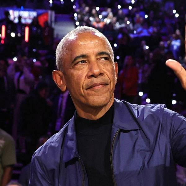 Barack Obama winkt beim 75. NBA All-Star Game am 15. Februar der Menge zu. Der frühere US-Präsident hat mit Aussagen über Aliens für Aufsehen gesorgt.