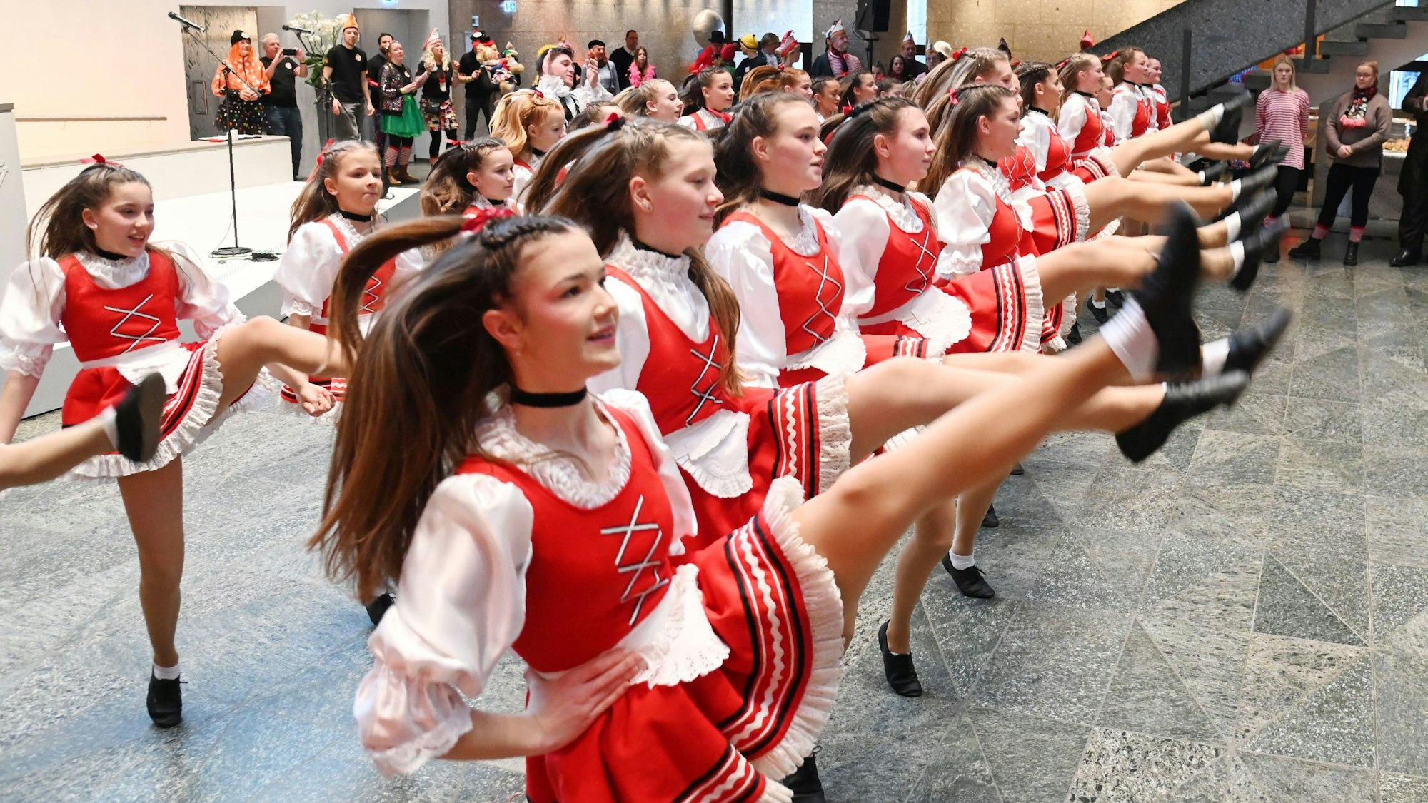 Im Rathaus wird getanzt.