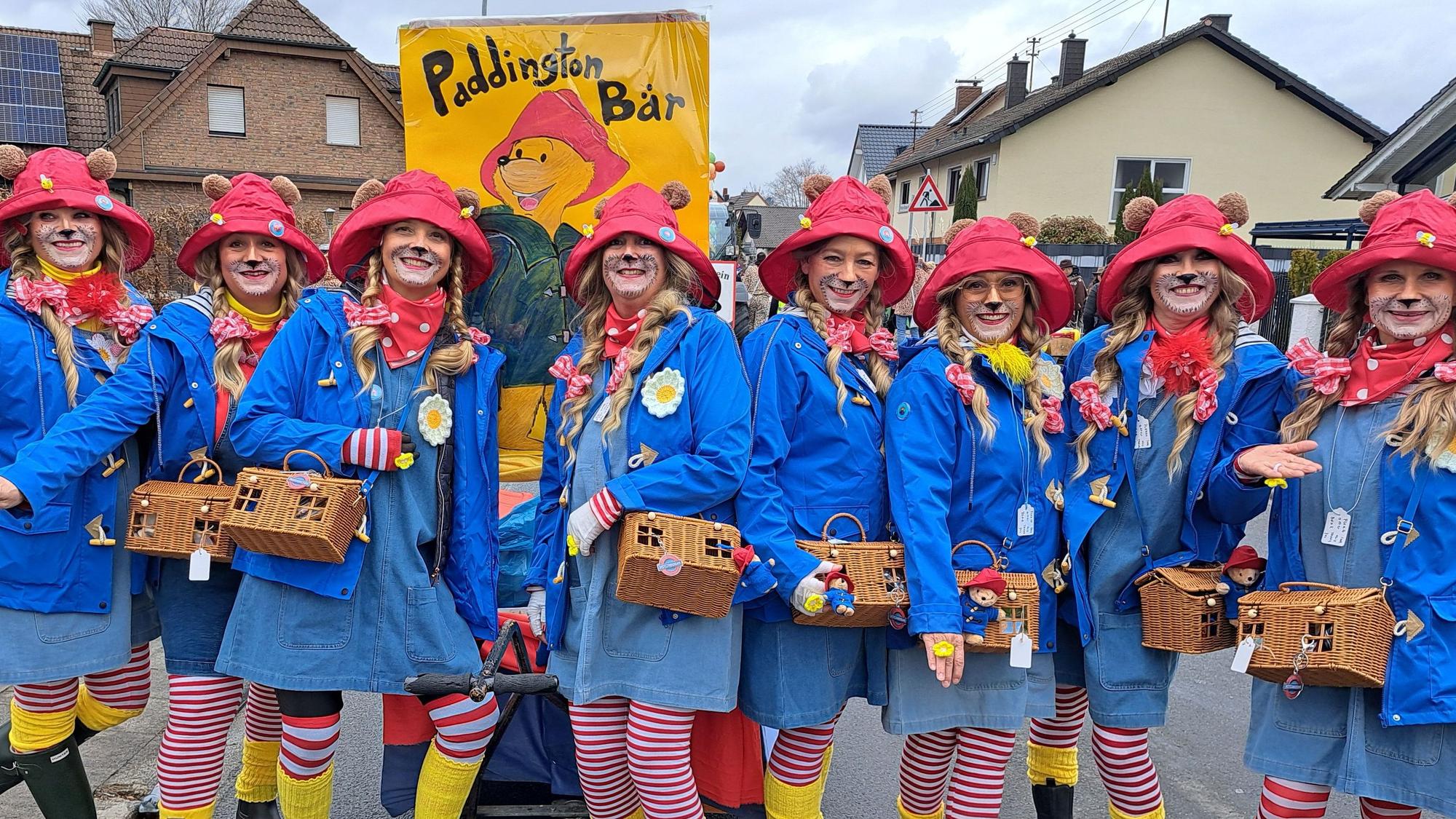 Paddington, der Bär, wohin das Auge blickt: Die Bergheimer & Mondorfer Mädels.