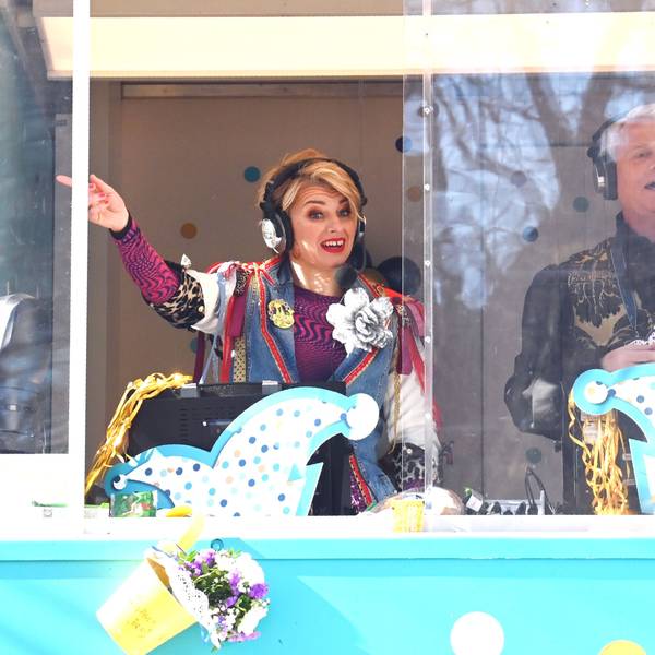Sabine Heinrich und Guido Cantz während des Rosenmontagszugs.
