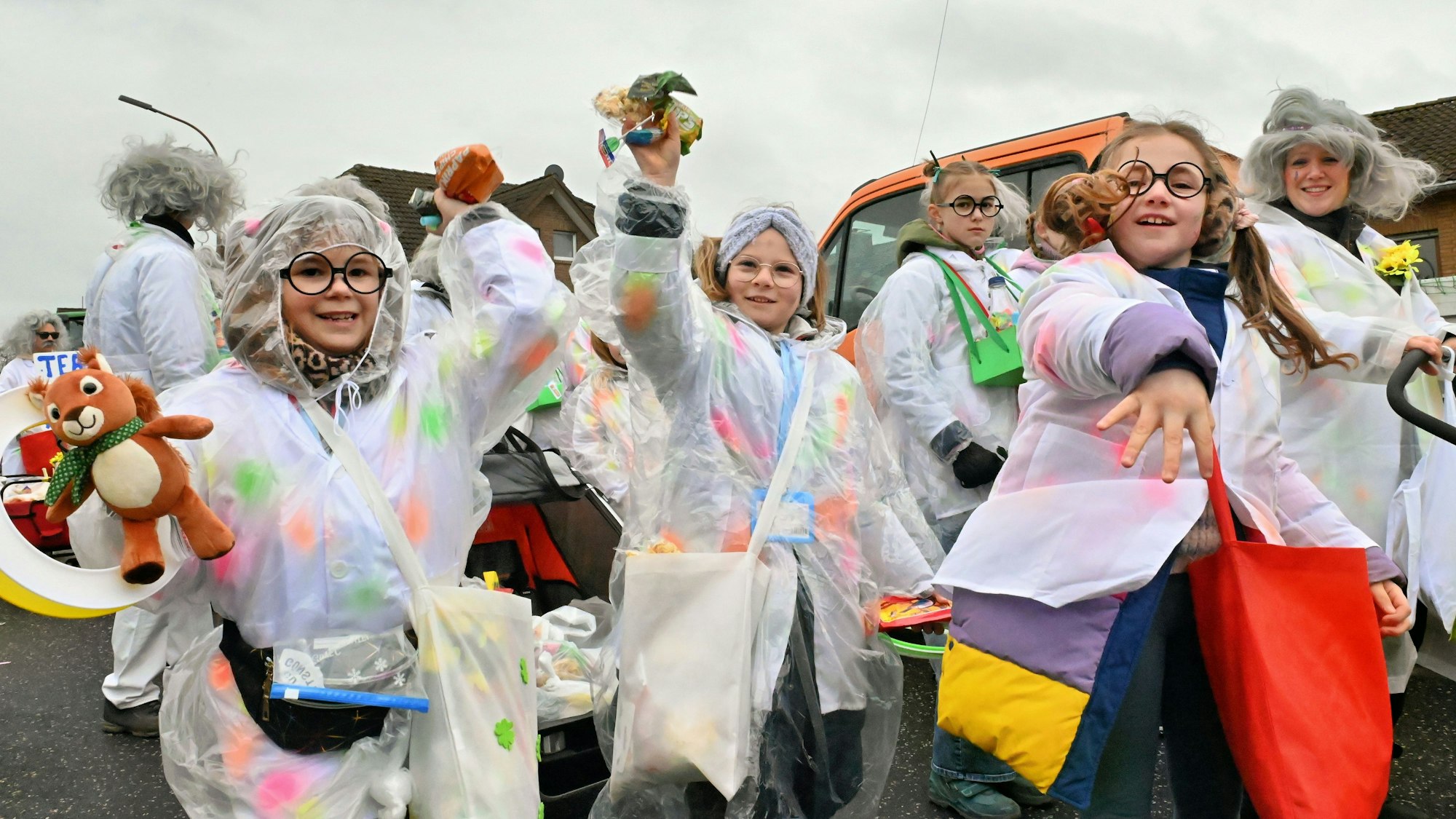 Sogar die medizinische Abteilung aus Flamersheim war mit ihrem Nachwuchs am Karnevalszug beteiligt.
