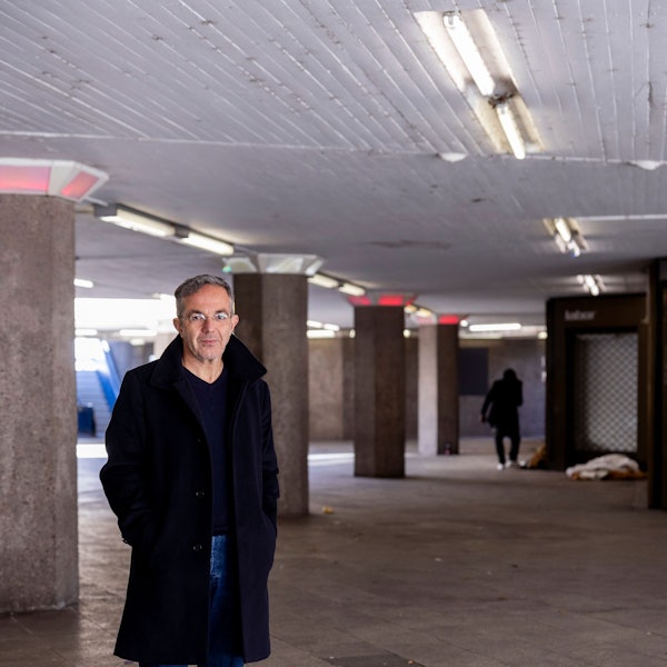 Navid Kermani am Kölner Ebertplatz.