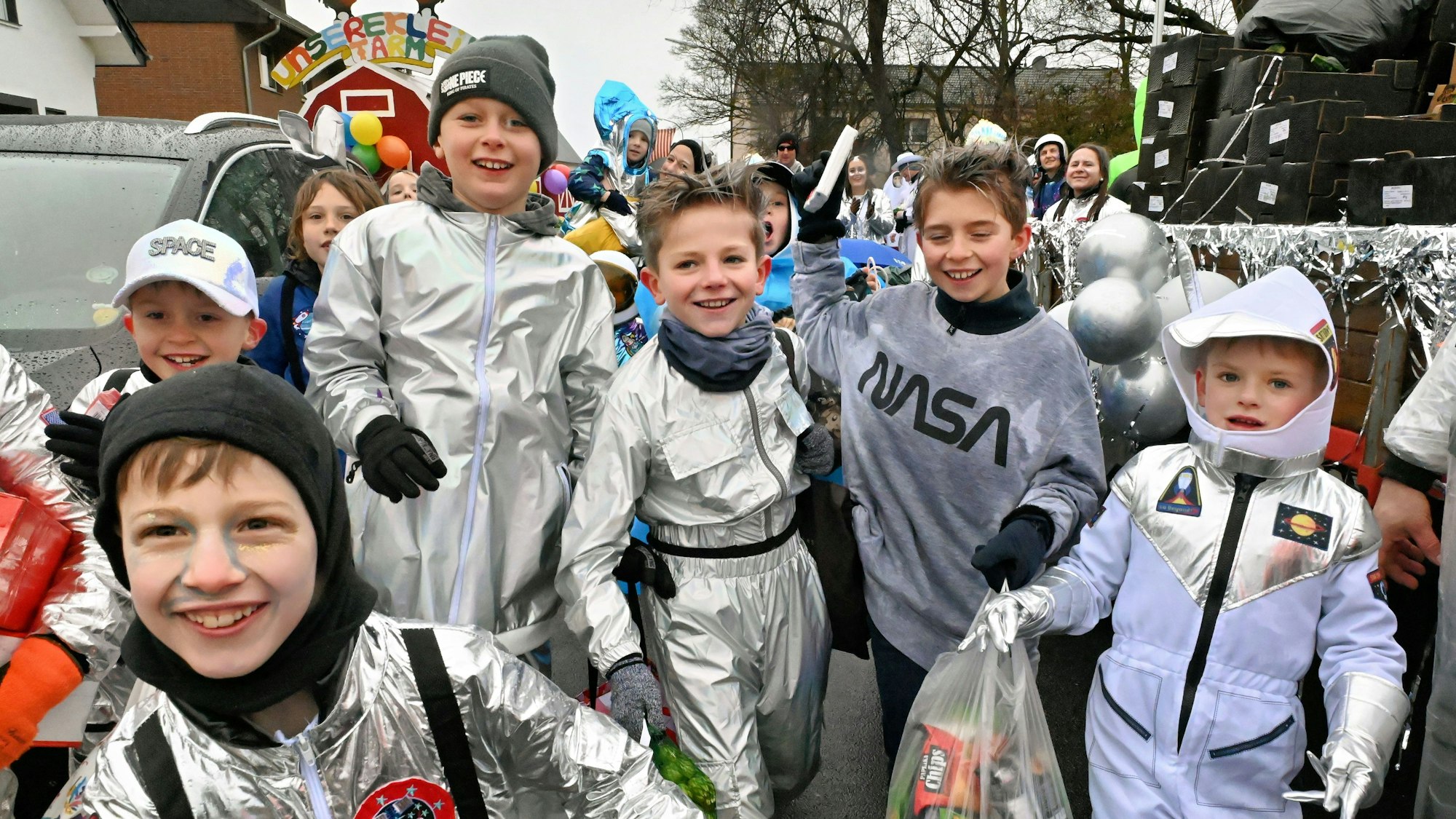 Die Kirchheimer Nachwuchsastronauten starteten nicht nur die Rakete, sondern auch die gute Stimmung beim Straßenkarneval in Kirchheim.