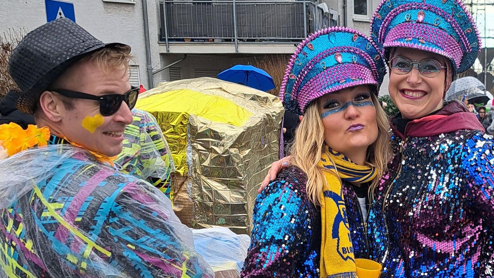 Mit Glamour-Faktor: Die Jeckinnen der IKG Blau-Gelb Niederkassel.