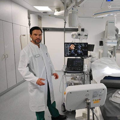 Prof. Christoph Hammerstingl ist neuer Chefarzt der Klinik für Kardiologie und Rhythmologie im Kreiskrankenhaus Mechernich. Im Herzkatheterlabor beschreibt er seine Arbeit.