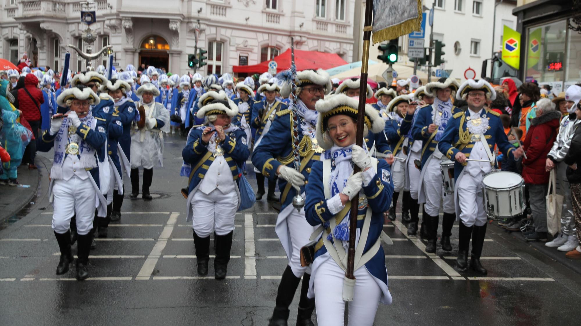Rosenmontagszug in Siegburg