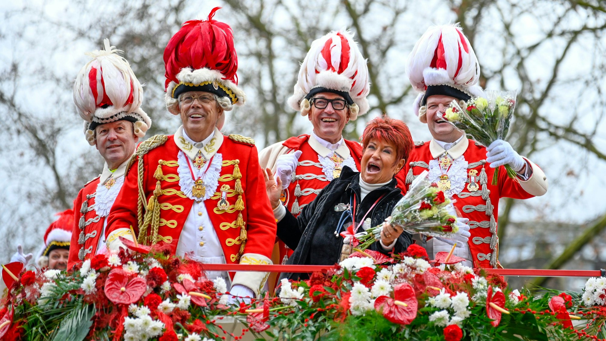 Marita Köllner beim Rosenmontagszug