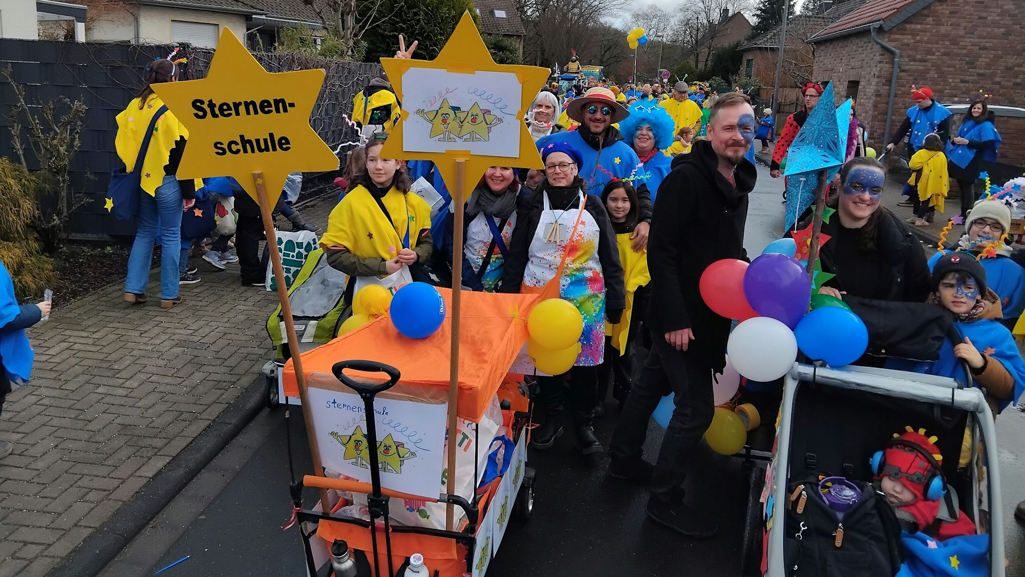 Spich Karnevalszug
Die Sternenschule stellte mit knapp 200 großen und kleinen Jecken die größte Gruppe.