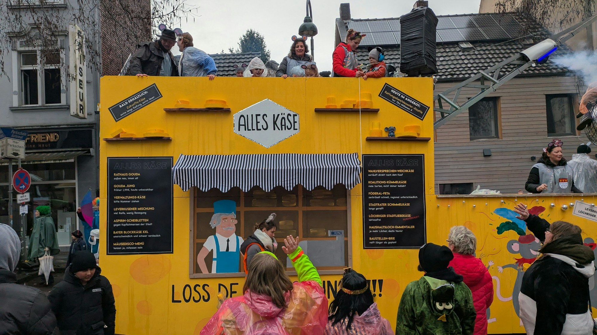 Die Imbacher Dorfgemeinschaft nimmt die Zustände in Leverkusen satirisch aufs Korn.