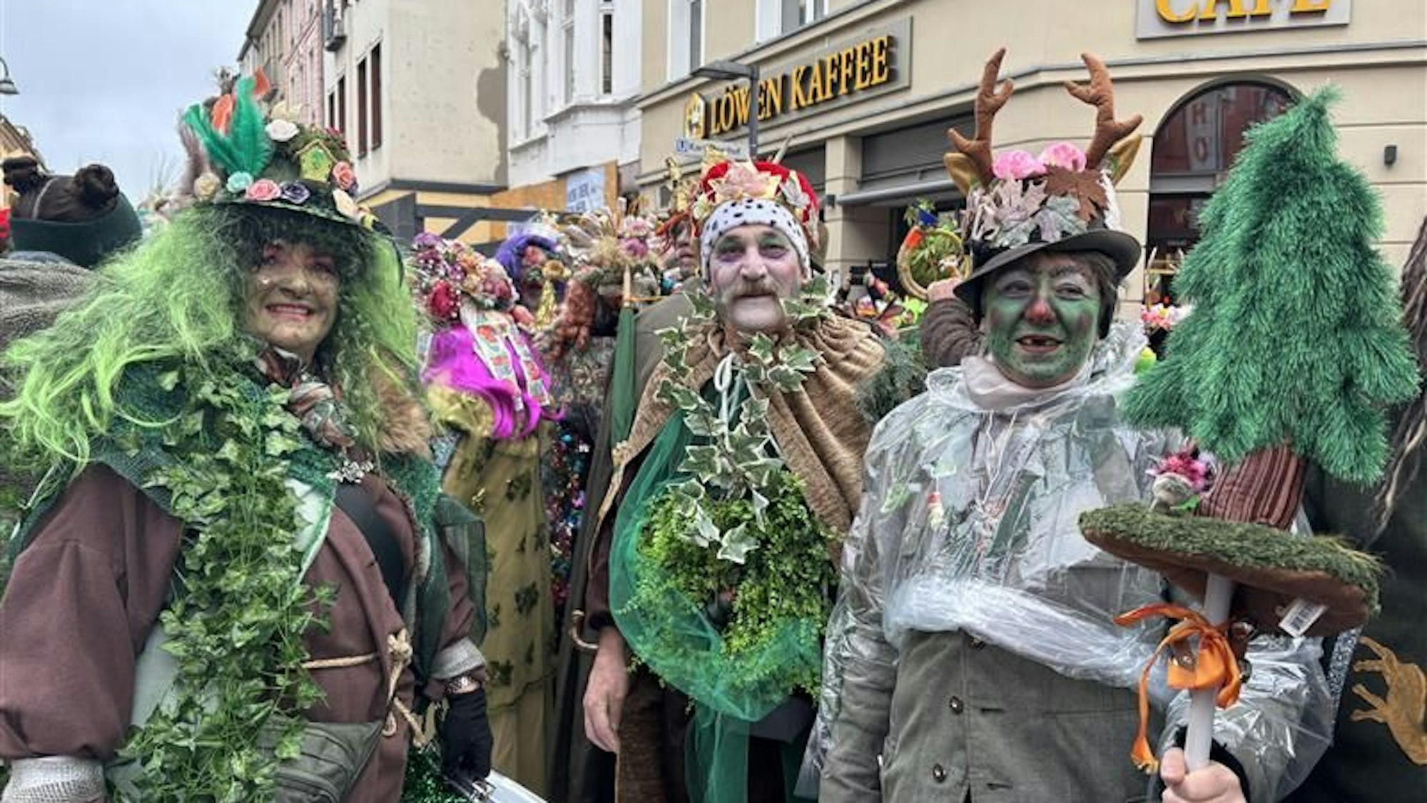 Gute Stimmung vor dem Start des Karnevalszug in Köln.