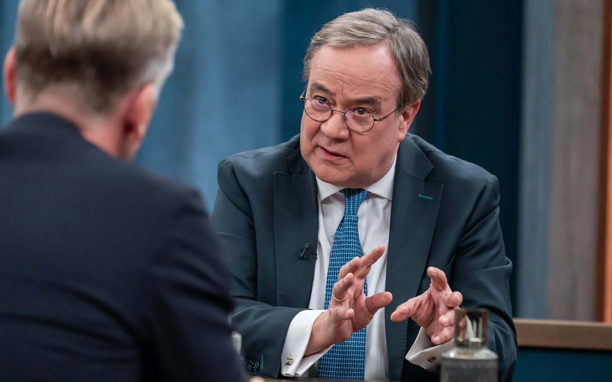 CDU-Außenpolitiker Armin Laschet sieht in der Rede von US-Außenminister Marco Rubio bei der Münchner Sicherheitskonferenz keinen Grund zur Erleichterung. (Bild: ARD / Thomas Ernst)