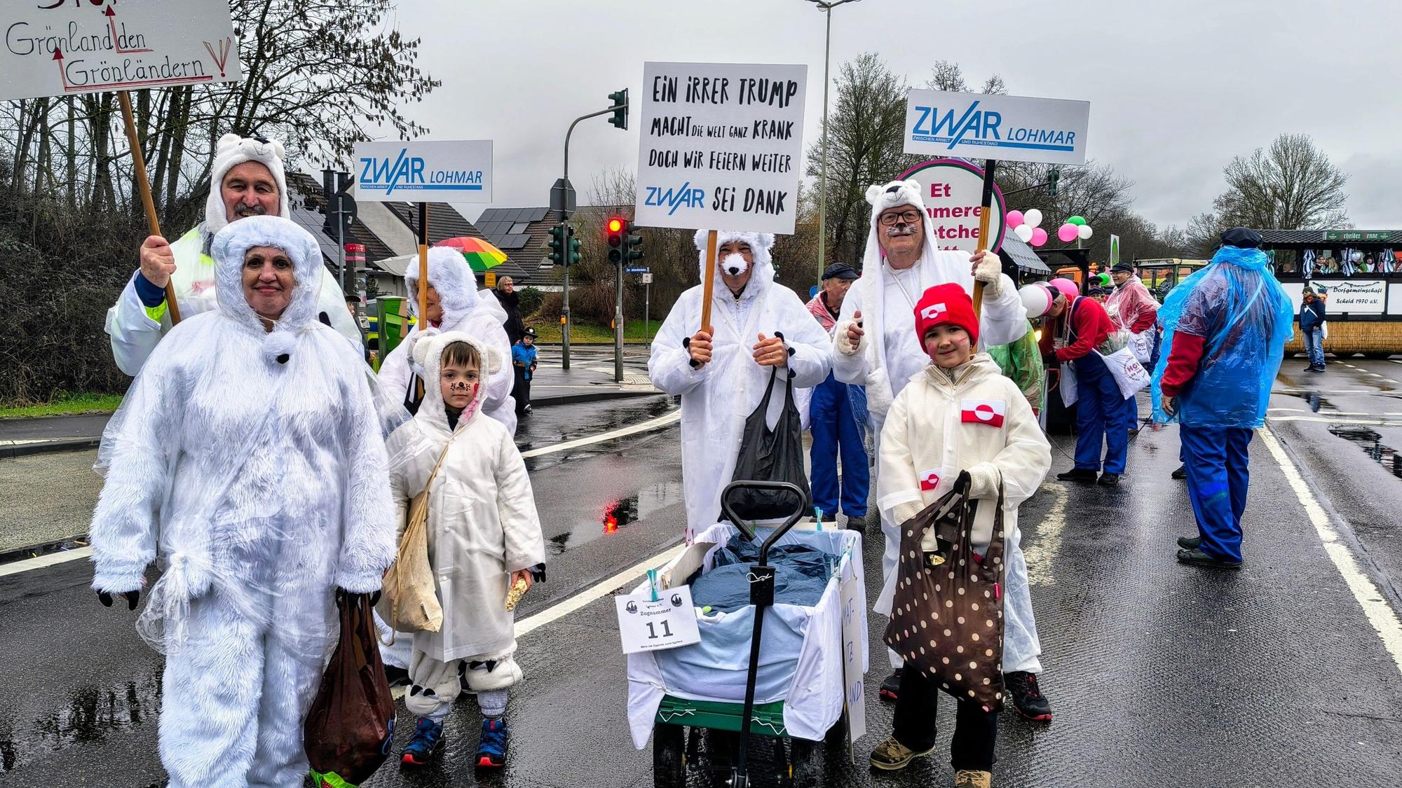 Der Lohmarer Rosenmontagszug: ZWAR Lohmar mit politischer Botschaft