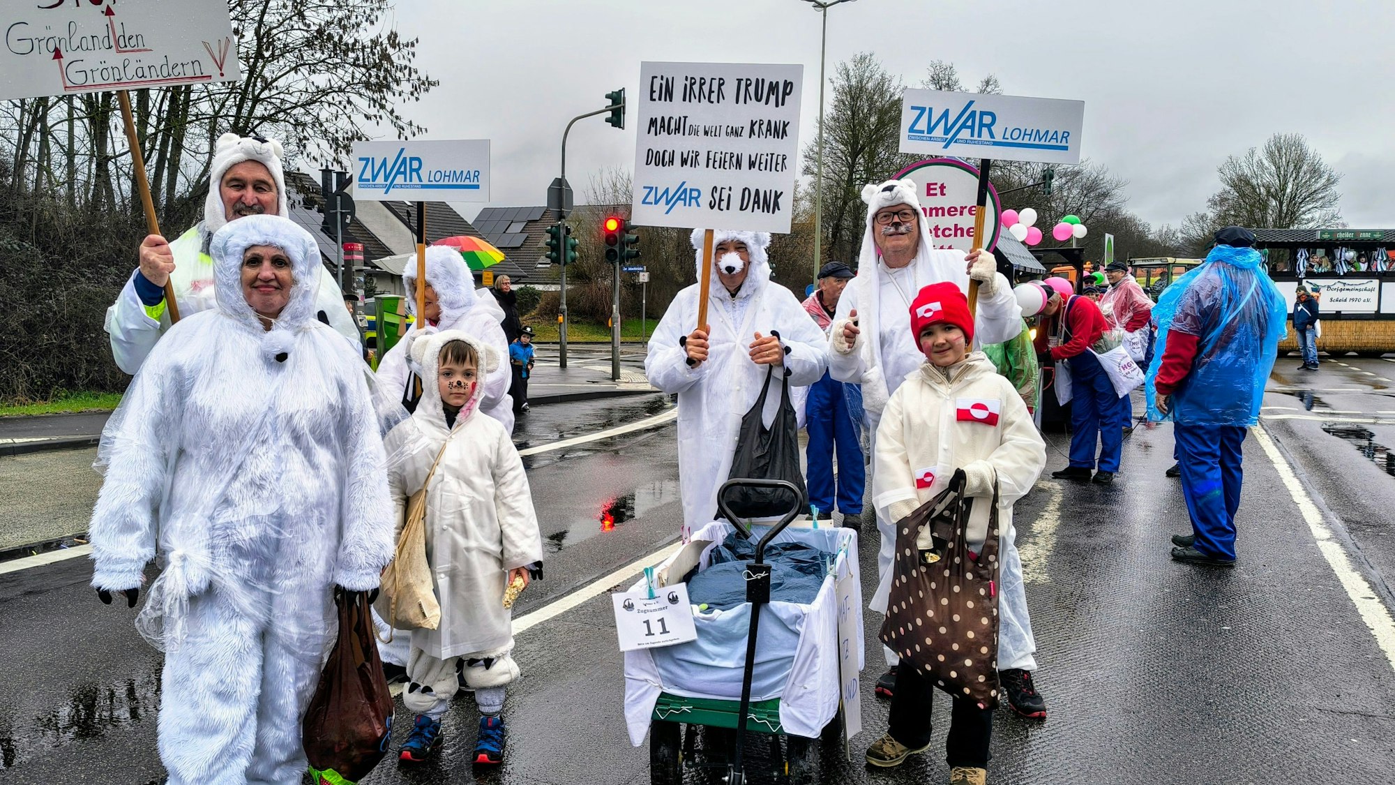 Der Lohmarer Rosenmontagszug: ZWAR Lohmar mit politischer Botschaft