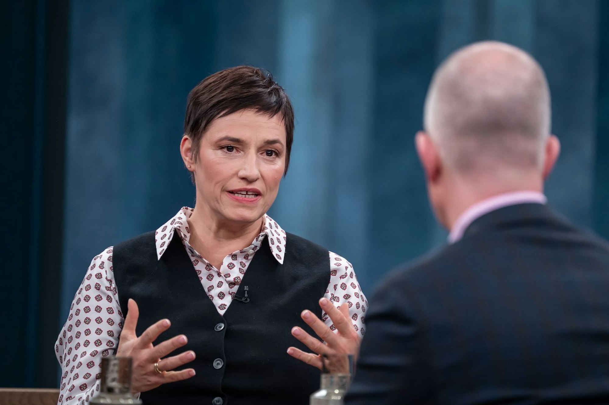 Konfliktforscherin Nicole Deitelhoff verwies darauf, dass Rubios Vision einer transatlantischen Zusammenarbeit immer noch auf den Werten von Donald Trumps MAGA-Bewegung beruhe. (Bild: ARD / Thomas Ernst)