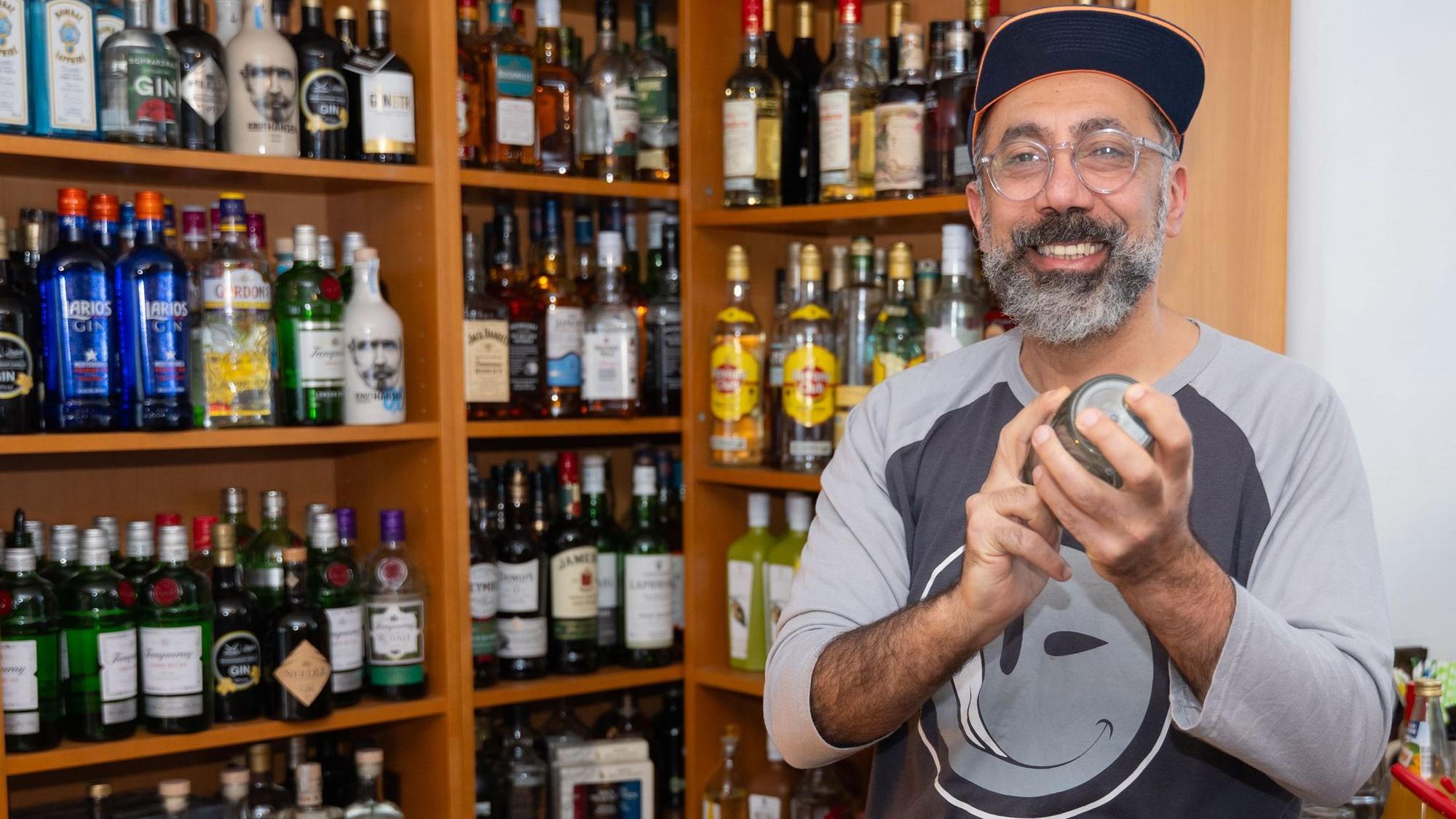 Cocktailmixer und Erzieher: Ali Agu verbindet in Engelskirchen mit seinem Restaurant „Siebzehn61“ auch einen pädagogischen Auftrag.