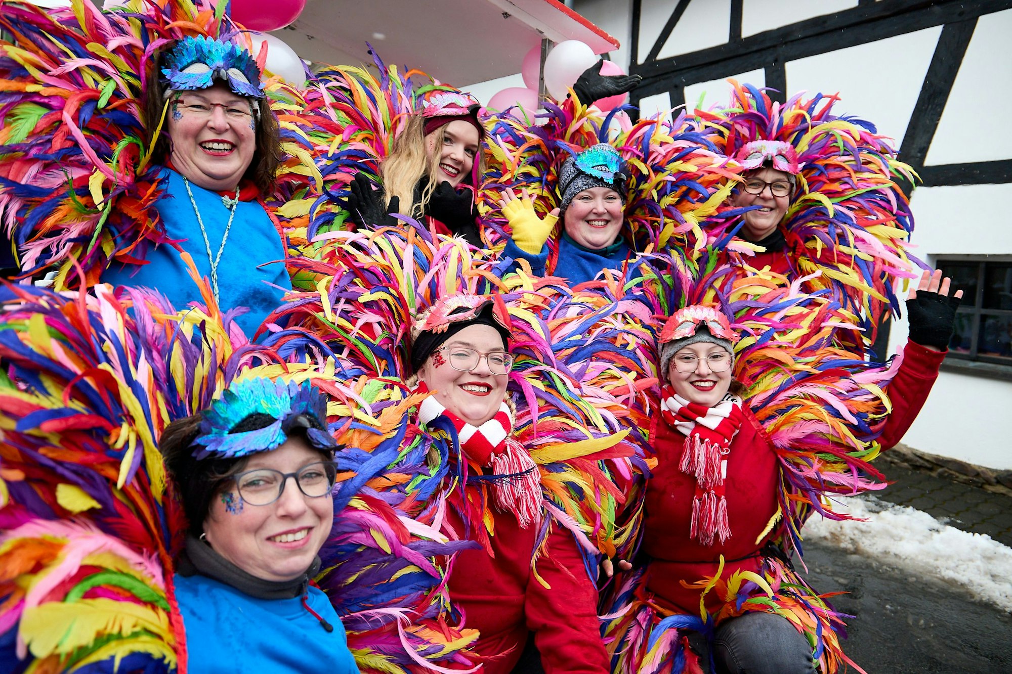 Paradiesisch schön flatterten diese bunten Vögel durch den Heckener Zoch.