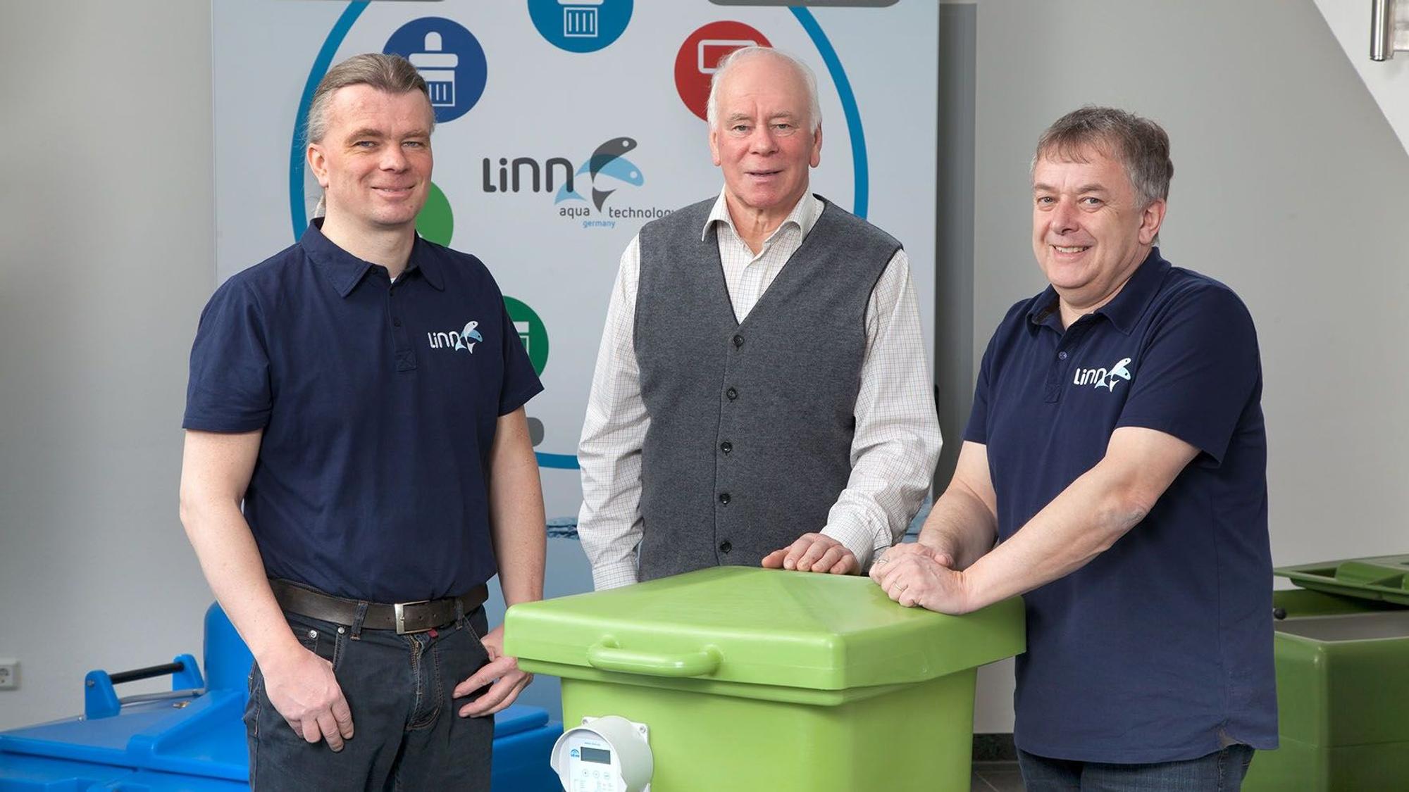 Sebastian Linn (links), Norbert Linn und Prokurist Ulrich Bischopink stehen für ein Gruppenbild zusammen.