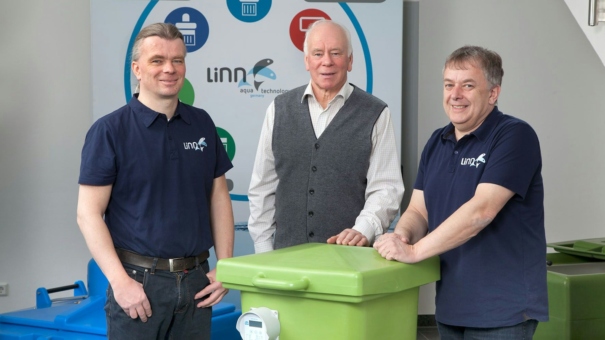 Sebastian Linn (links), Norbert Linn und Prokurist Ulrich Bischopink stehen für ein Gruppenbild zusammen.