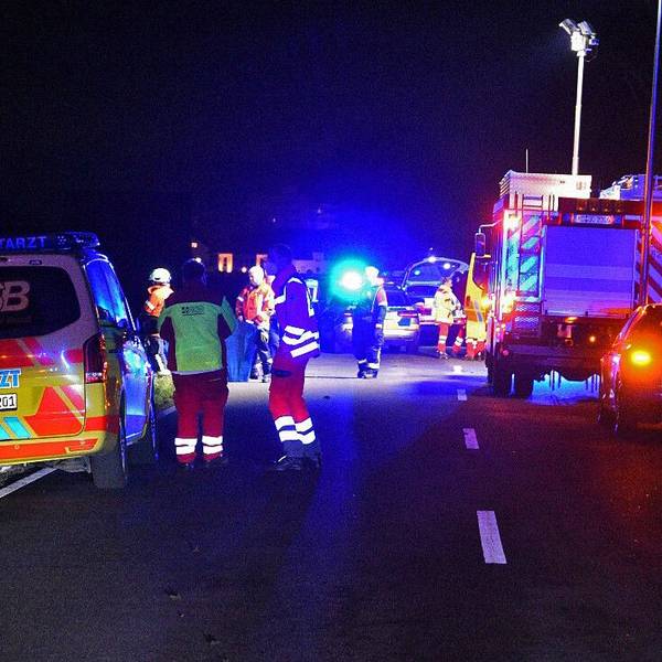 Die Frau verstarb noch am Unfallort, der Mann konnte mit schweren Verletzungen in ein Krankenhaus gebracht werden (Symbolfoto).