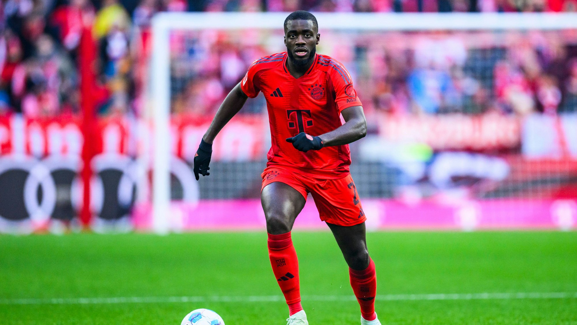 Münchens Dayot Upamecano in Aktion.