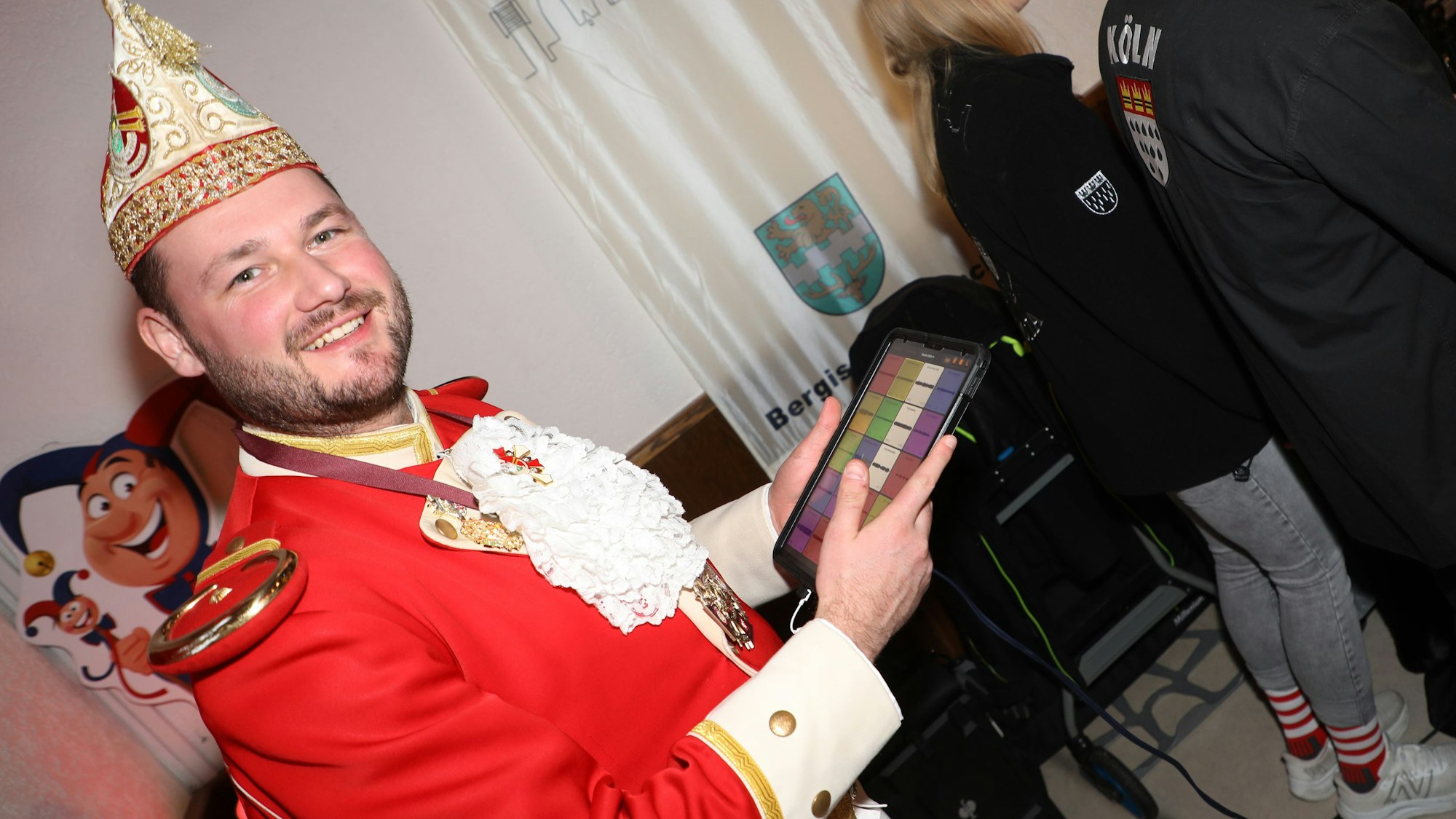 Prinzengardist Tobias Brück hat die Musik im Griff.