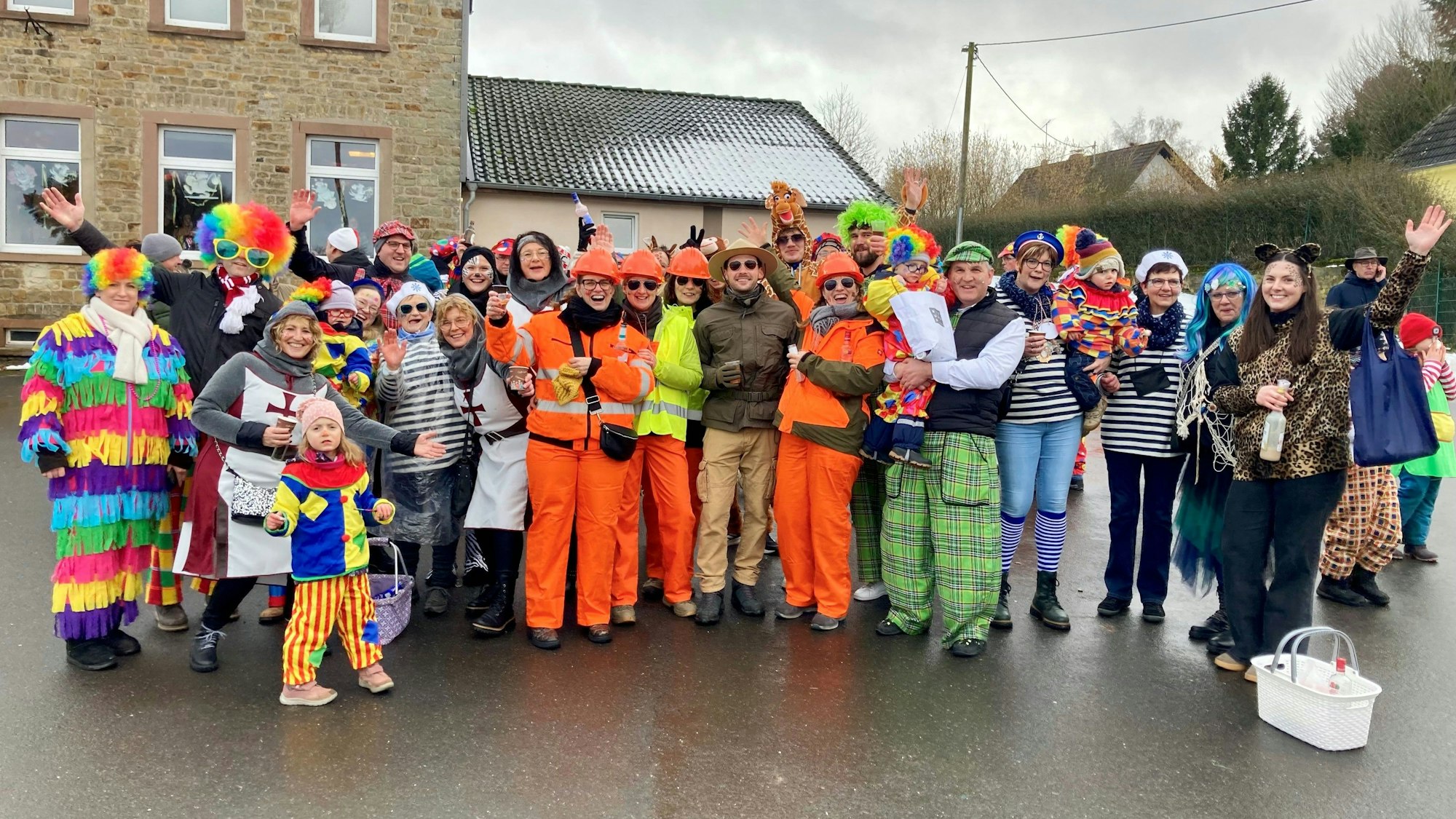 Janz schön jeck waren die Zochteilnehmer in Waldorf, und farbenfroh waren die Kostüme obendrein.