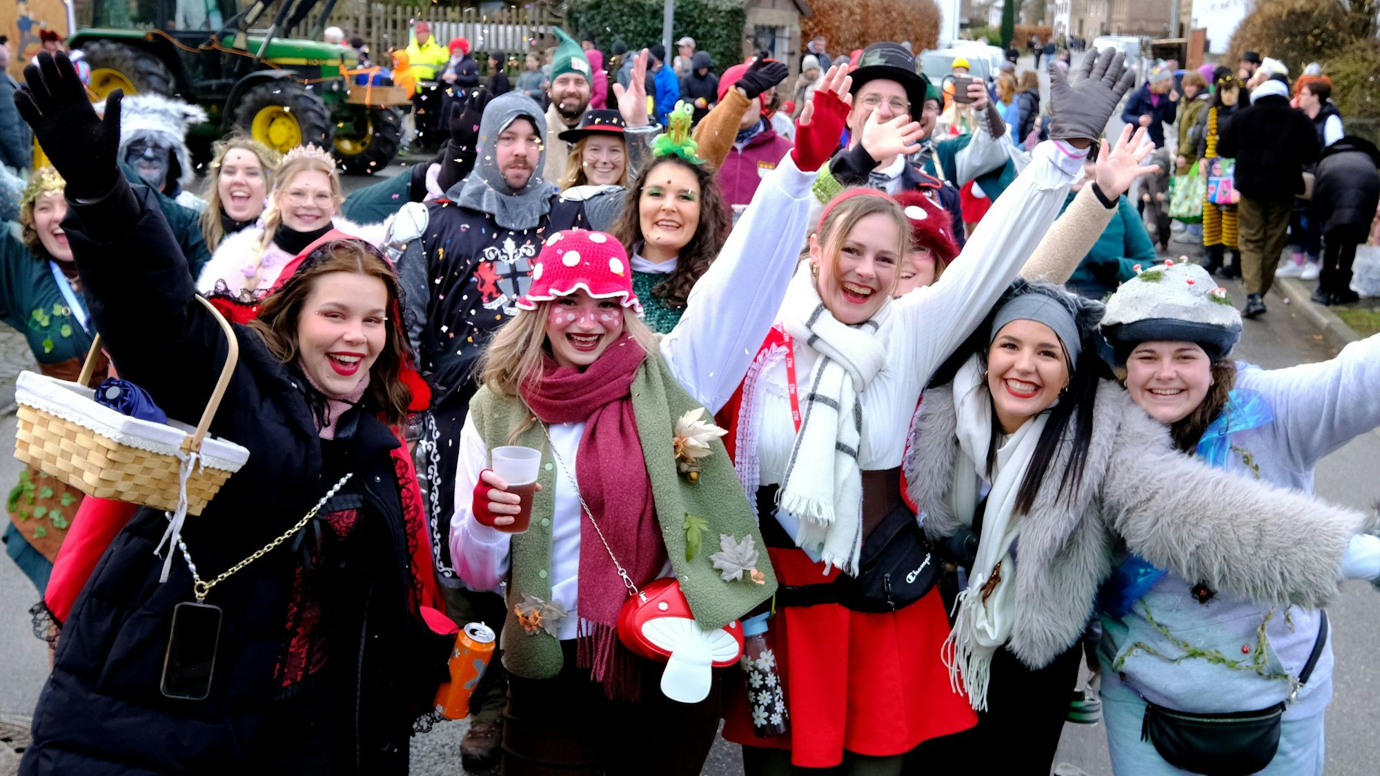 Die Vlattener Dorfjugend machte in diesem Jahr einen Abstecher in den Märchenwald.