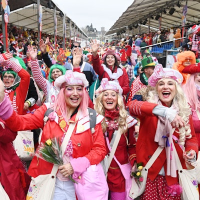 Der Zoch geht durch die Altstadt.