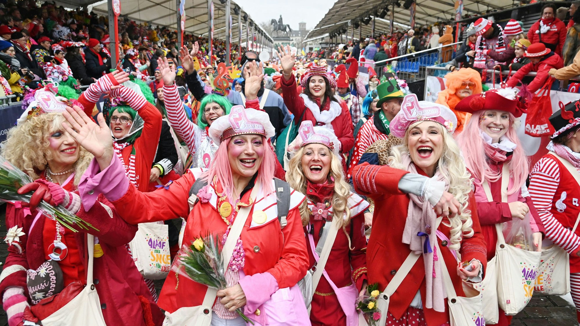 Der Zoch geht durch die Altstadt.