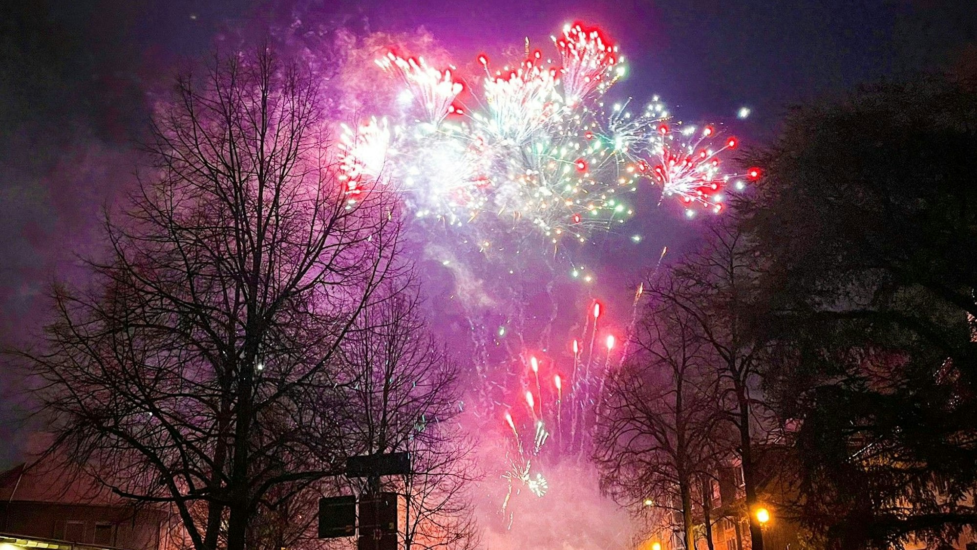 Ein Silvester-Feuerwerk in Leverkusen.