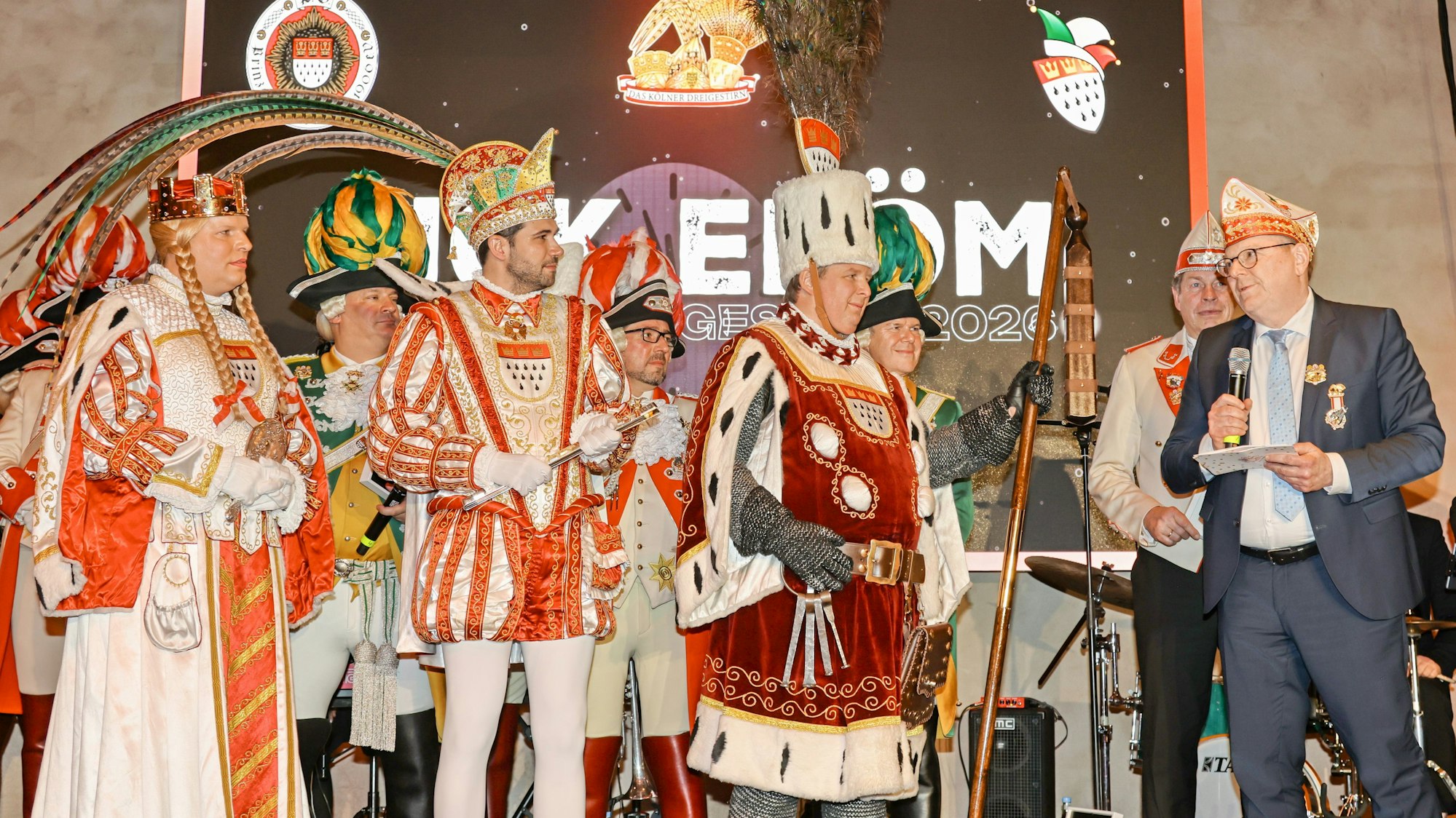 Oberbürgermeister Torsten Burmester mit dem Dreigestirn.