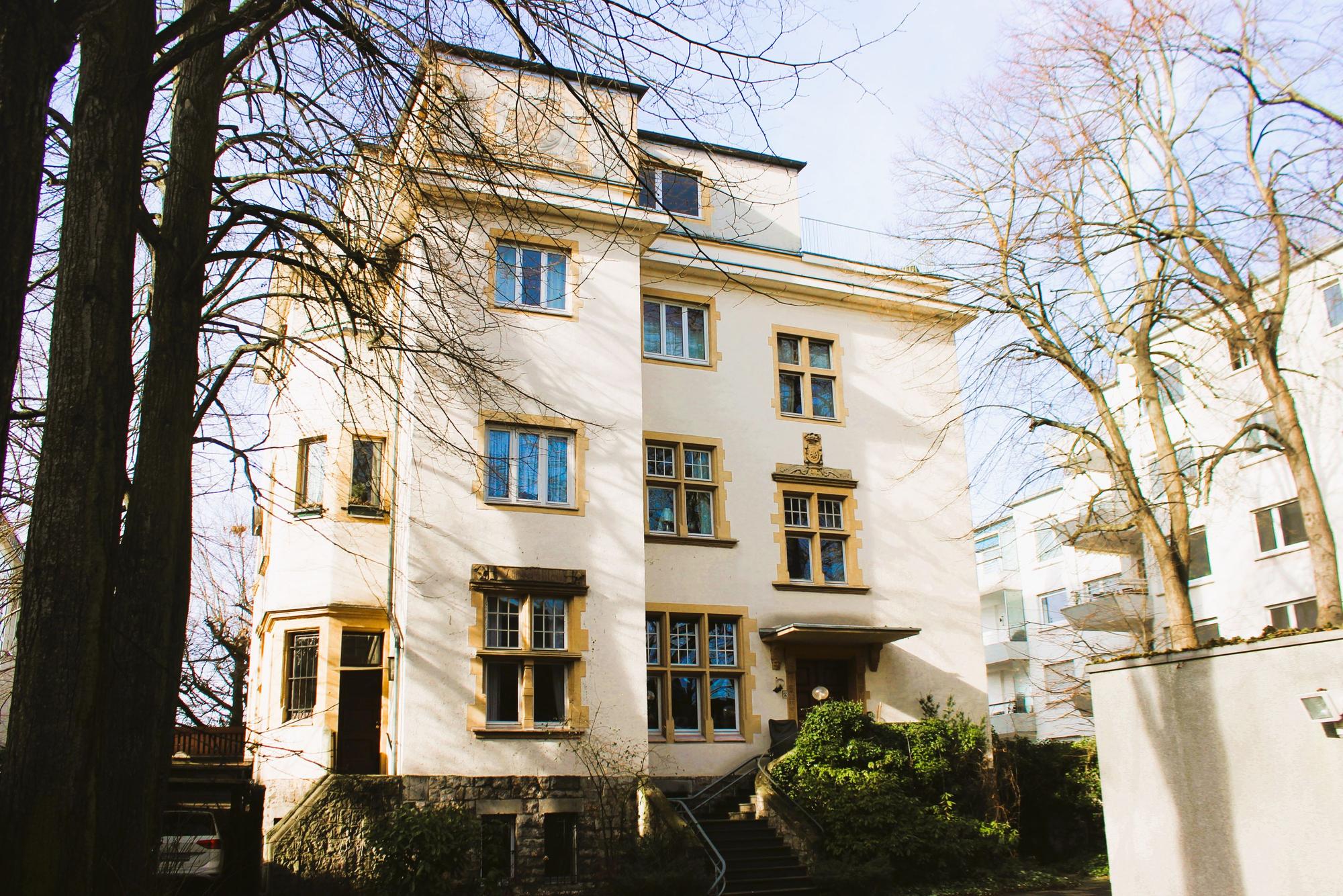 Das Bild zeigt die vereinfacht wiederaufgebaute Villa.