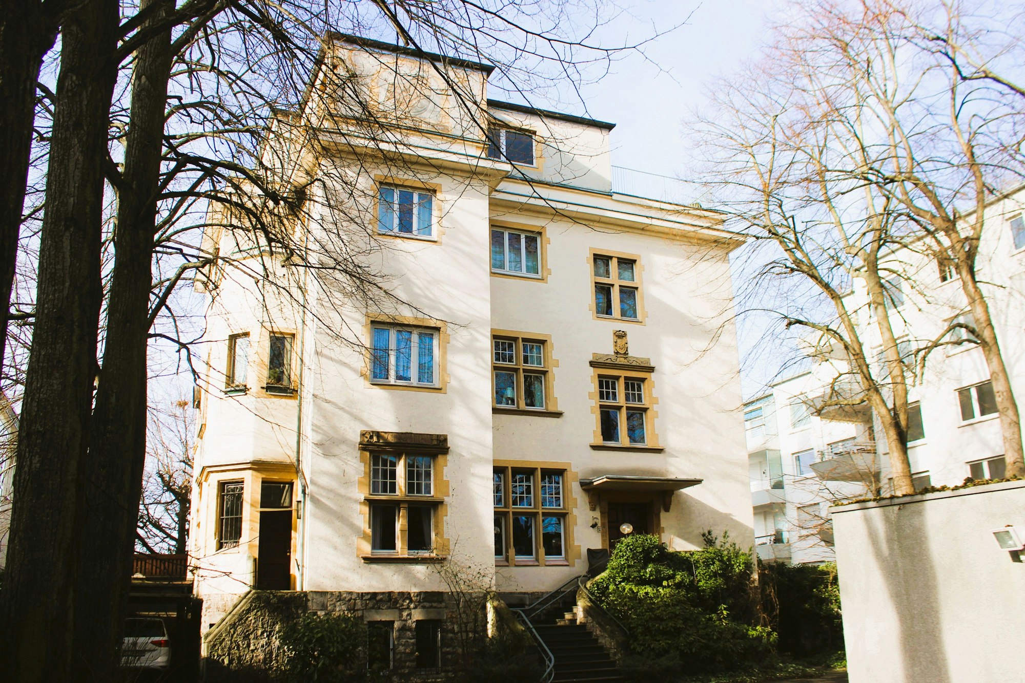 Das Bild zeigt die vereinfacht wiederaufgebaute Villa.