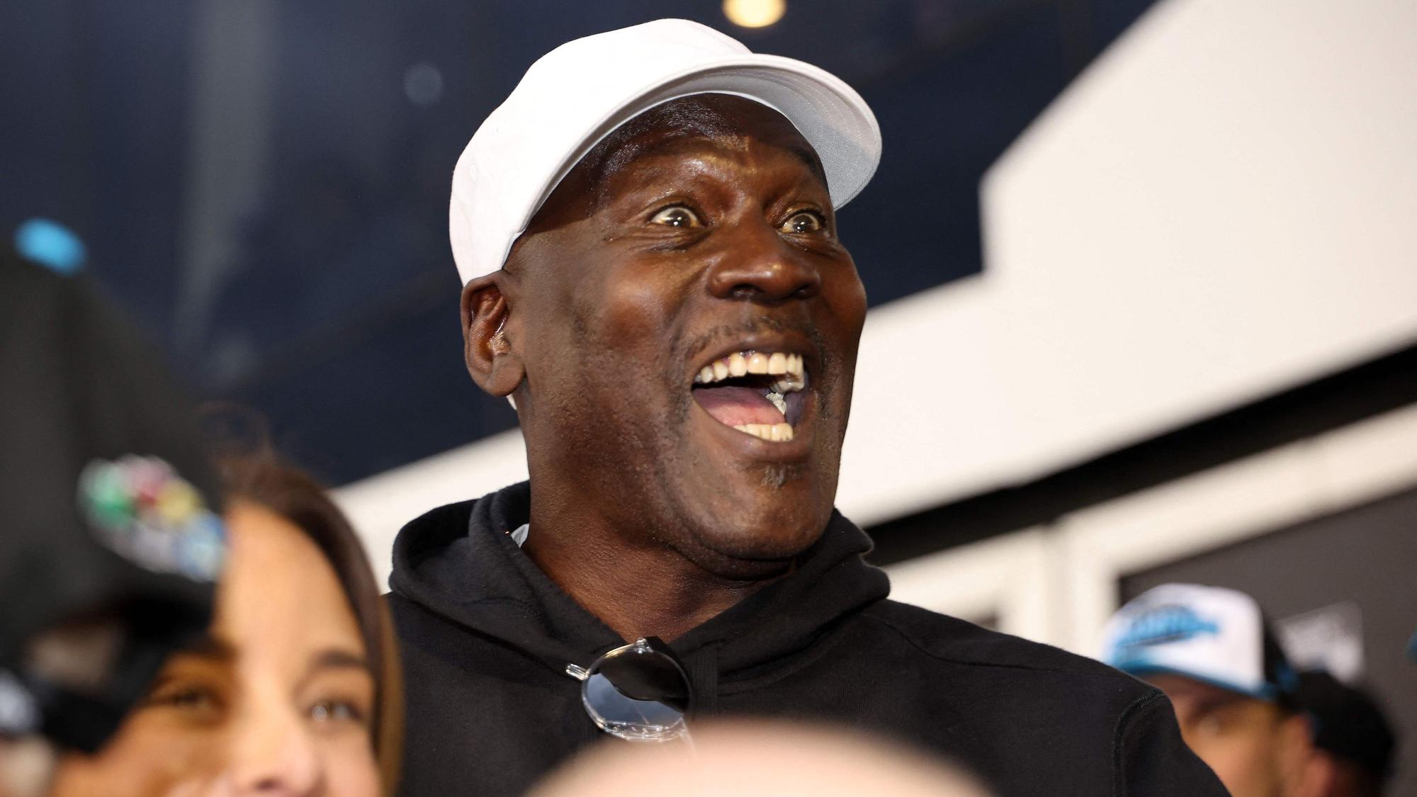 Ein kurzes Video von Michael Jordan bei der Siegerehrung sorgt in den USA für Wirbel.