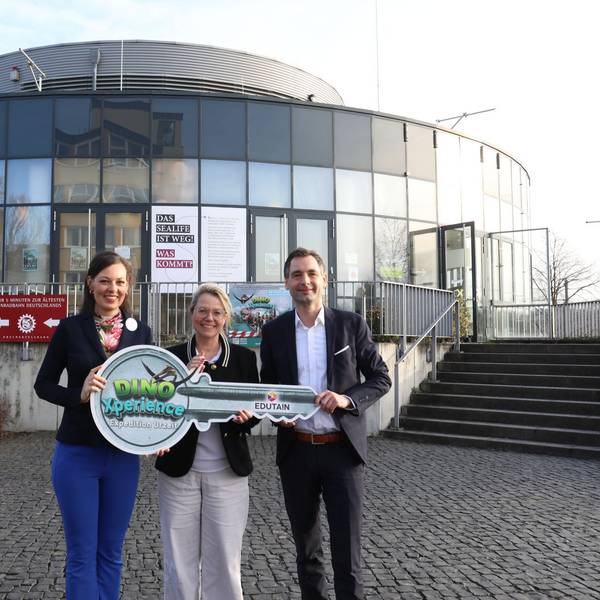 Schlüsselübergabe zur dinoxperience im ehemaligen Sea Life Königswinter