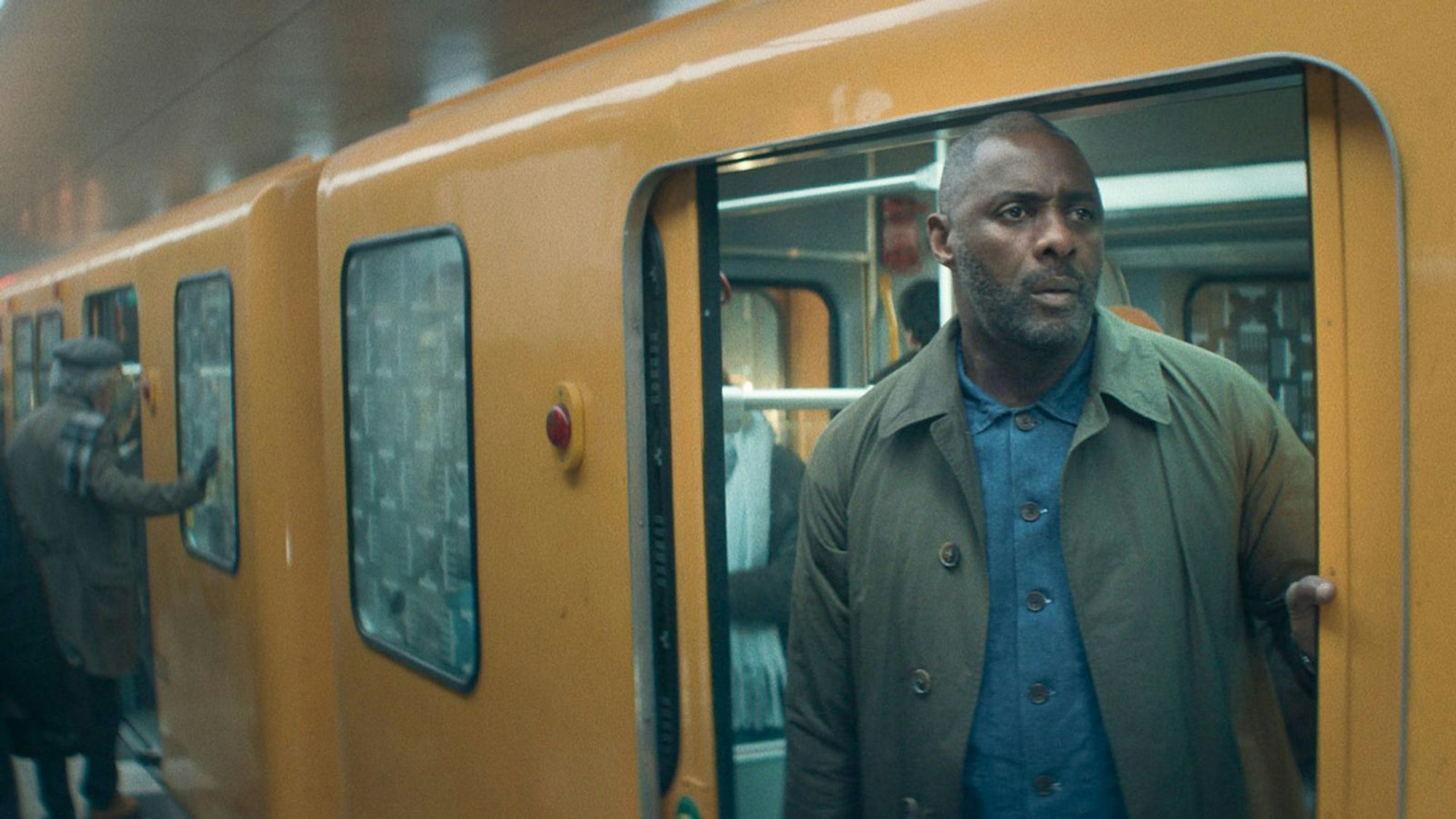 Die zweite Staffel „Hijack“ auf Apple TV+ wurde in Berlin gedreht. Hauptdarsteller Idris Elba erlebte die Stadt intensiv. (Bild: Apple TV)