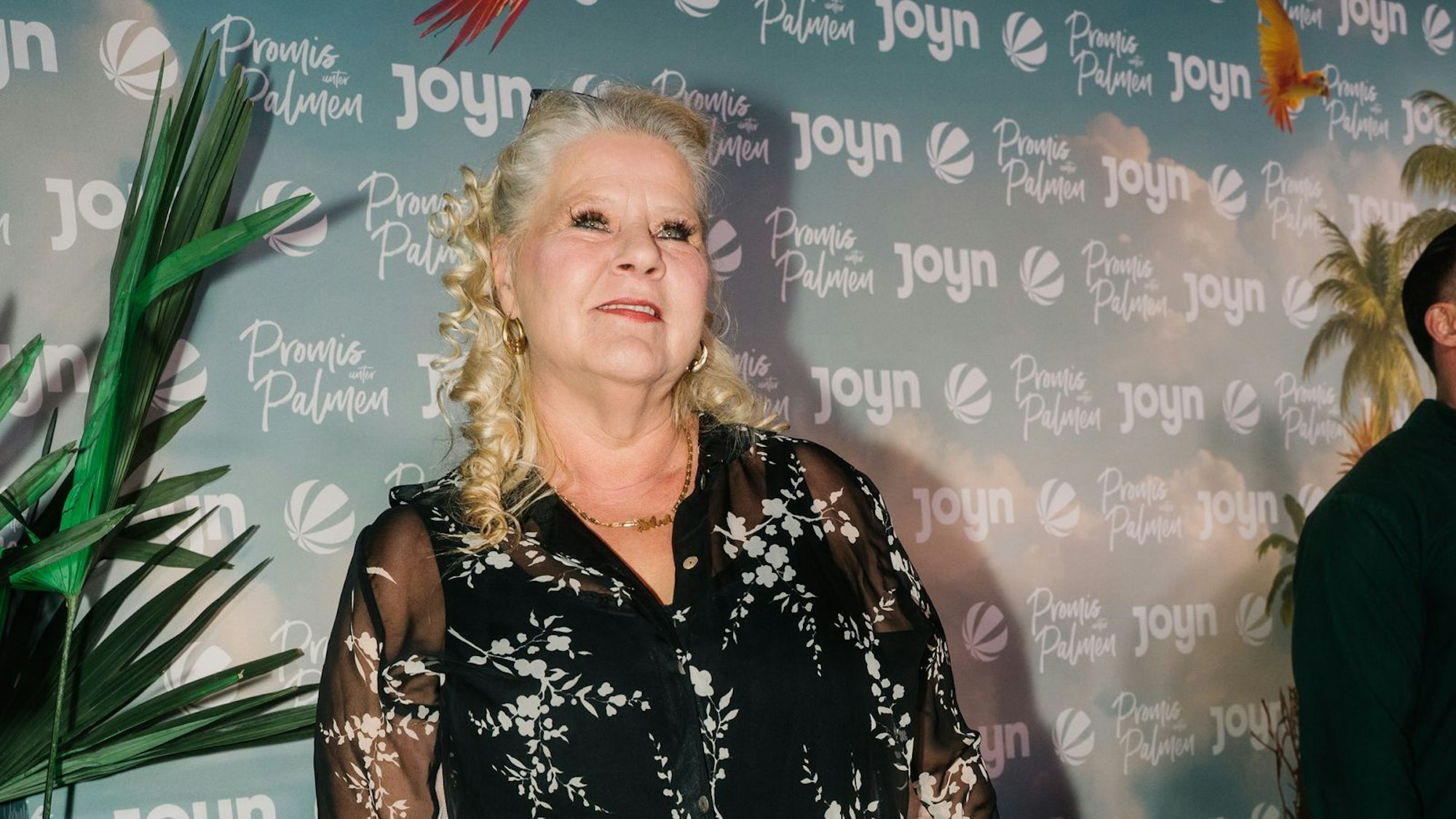 Silvia Wollny bei der Premiere von „Promis unter Palmen“ in Köln. Die elffache Mutter hat in der Show über den Streit mit ihrer Tochter Calantha gesprochen. (Bild: Joyn/ Joshua Schneider)