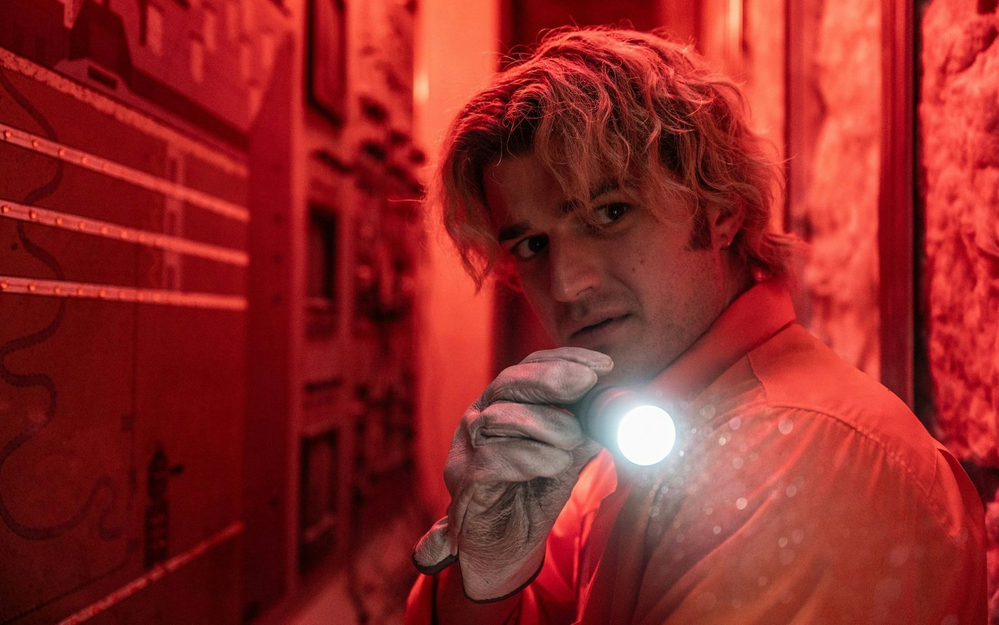 Teacakes (Joe Keery) Job in einem Self-Storage-Lager ist eigentlich ziemlich langweilig, dann aber beginnt die „wildeste Nachtschicht“ seines Lebens. (Bild: Studiocanal GmbH/Reiner Bajo)