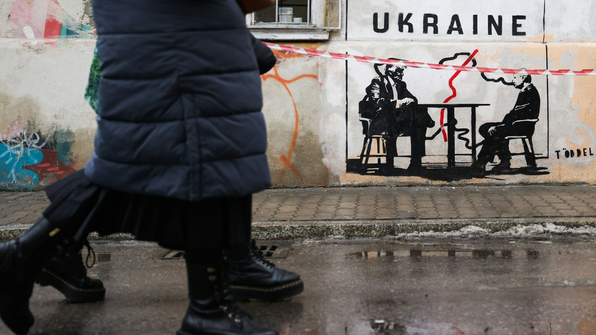 Street-Art im polnischen Krakau thematisiert den mittlerweile bald vier Jahre andauernden Krieg in der Ukraine. (Archivbild)