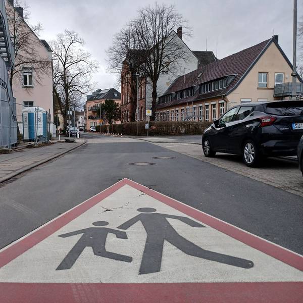 In sicherem Abstand zur Grundschule Nord an der Bambergstraße werden Elternhaltestellen eingerichtet.