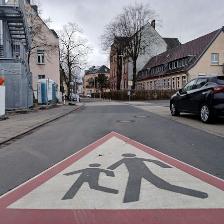 In sicherem Abstand zur Grundschule Nord an der Bambergstraße werden Elternhaltestellen eingerichtet.