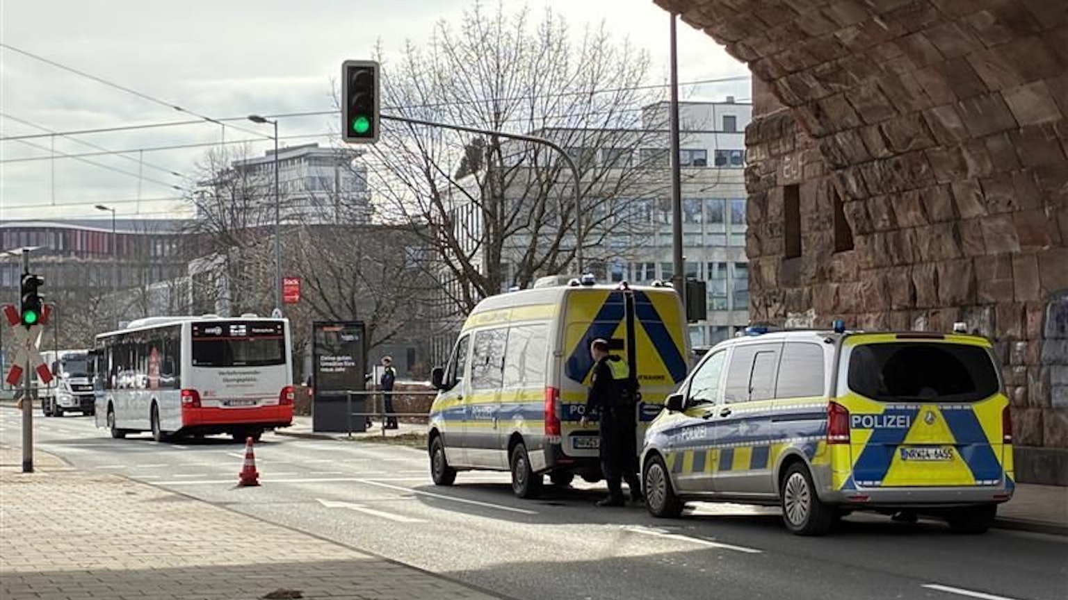 Am Rheinufer in Köln hat sich ein schwerer Unfall ereignet.