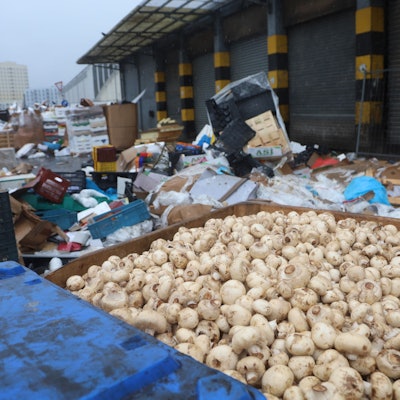 Noch immer liegt Müll auf dem Großmarkt: Eine Begehung vom 11. Februar 2026.