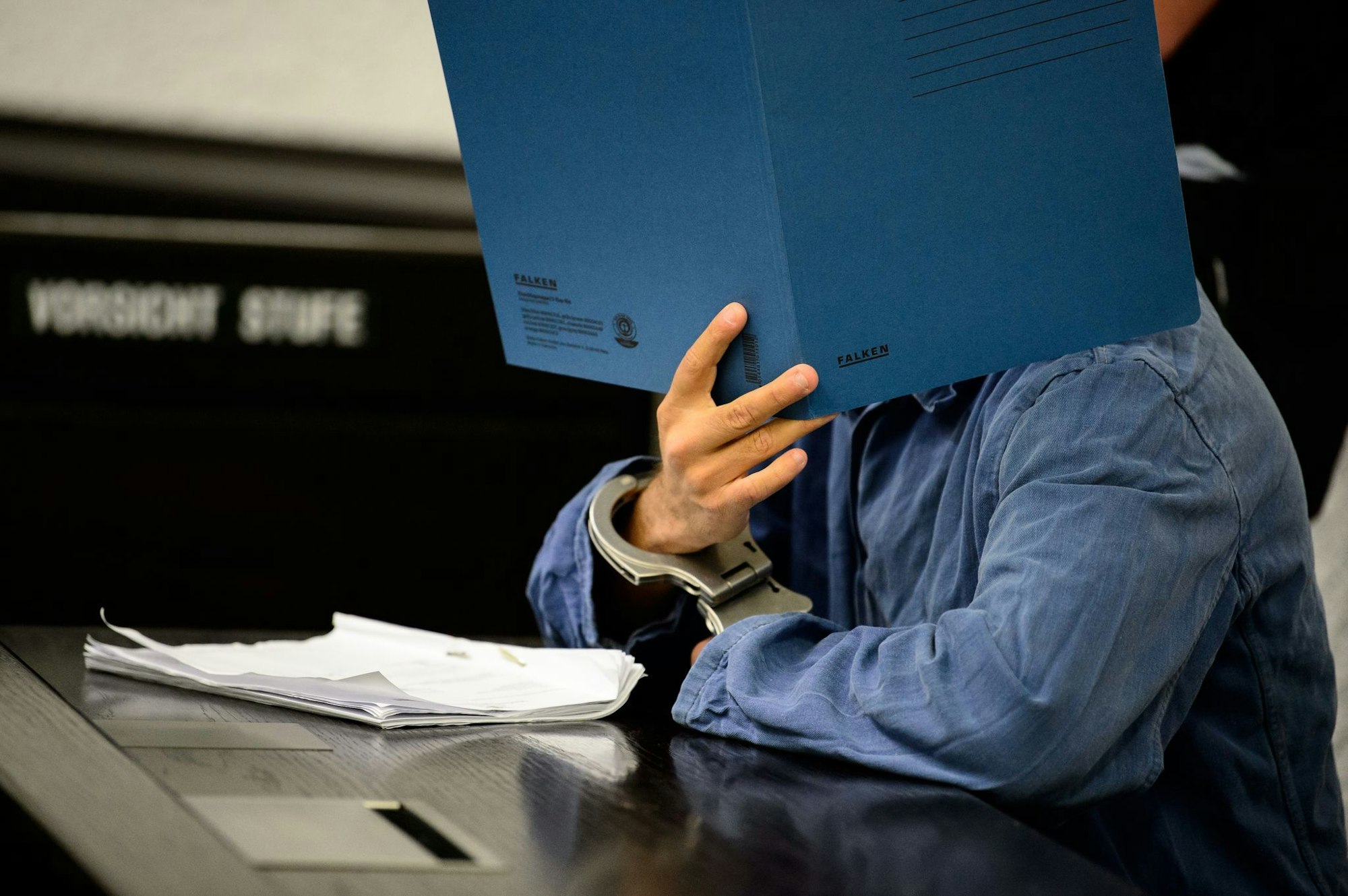 In Deutschland wurden sowohl Deutsche als auch Staatsangehörige anderer Nationen, die sich einst der IS-Terrormiliz angeschlossen hatten, wegen Kriegsverbrechen verurteilt. (Archivbild)