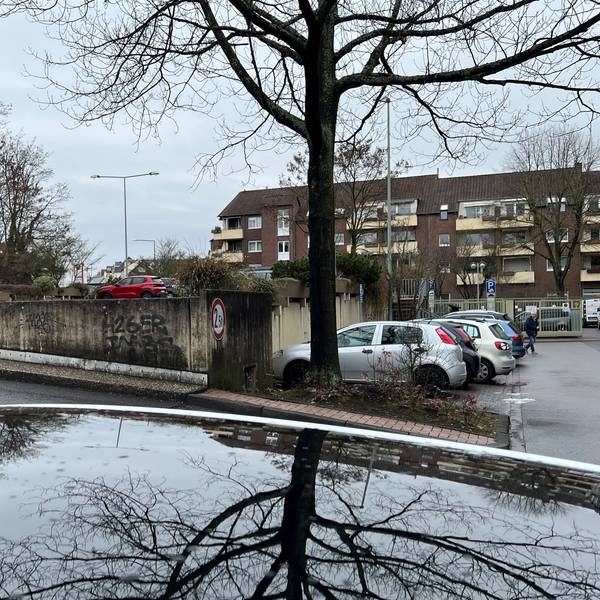 Die Parkplatzsituation in der Leichlinger Innenstadt, hier im Brückerfeld, ist bereits seit geraumer Zeit Thema vieler Diskussionen.