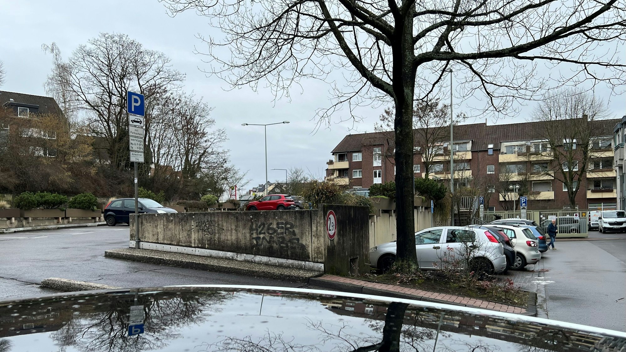 Die Parkplatzsituation in der Leichlinger Innenstadt, hier im Brückerfeld, ist bereits seit geraumer Zeit Thema vieler Diskussionen.