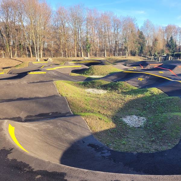 Zu sehen ist der Pumptrack in Bedburg-Lipp.