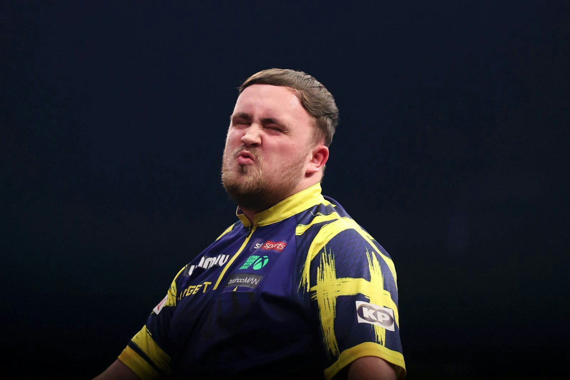 Luke Littler wird seine Darts-Pfeile künftig bei ProSieben fliegen lassen. Zumindest bei der Darts-WM. (Bild: 2026 Getty Images/Morgan Harlow)