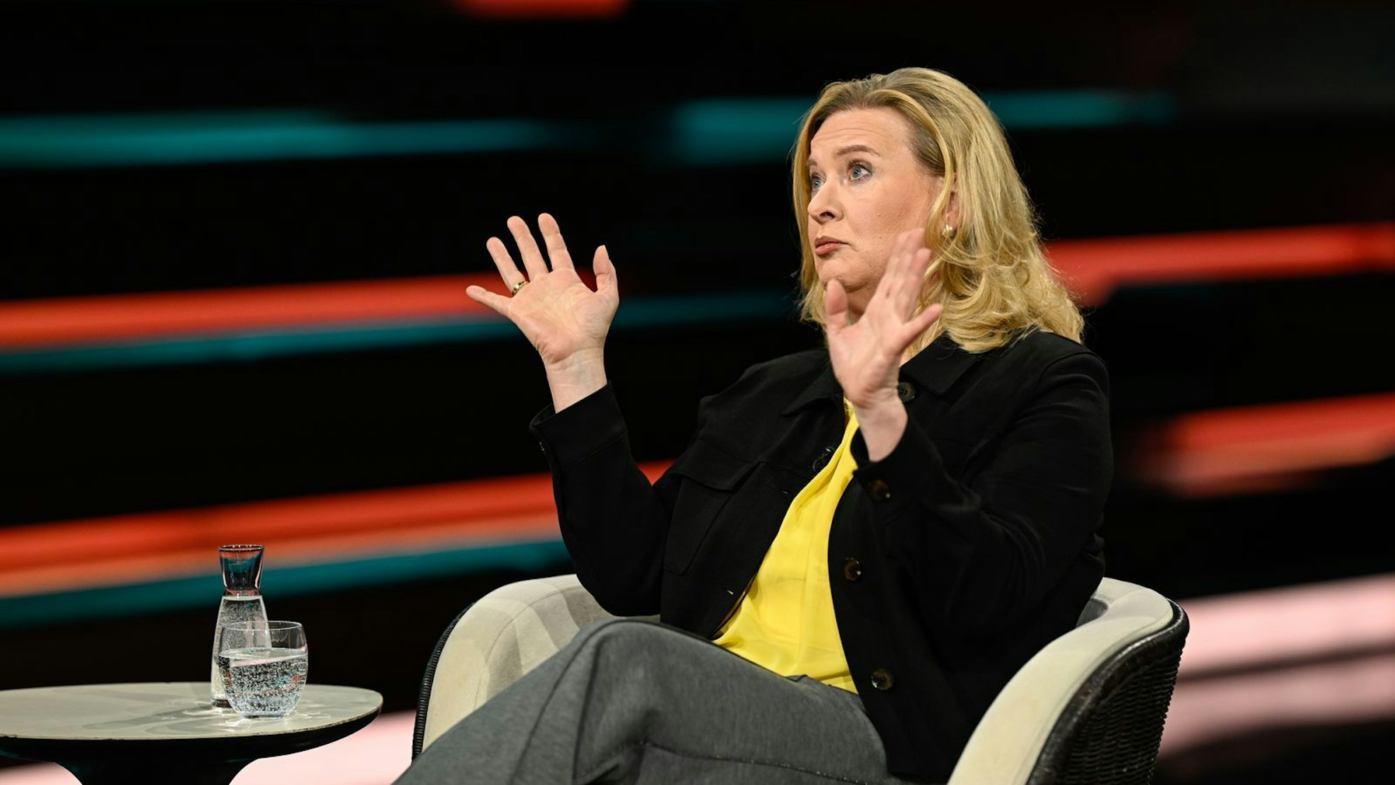 Journalistin Eva Quadbeck zweifelte am Mittwochabend an den vermeintlichen Erinnerungslücken von Olaf Scholz in Bezug auf den Cum-Ex-Skandal. (Bild: ZDF / Markus Hertrich)