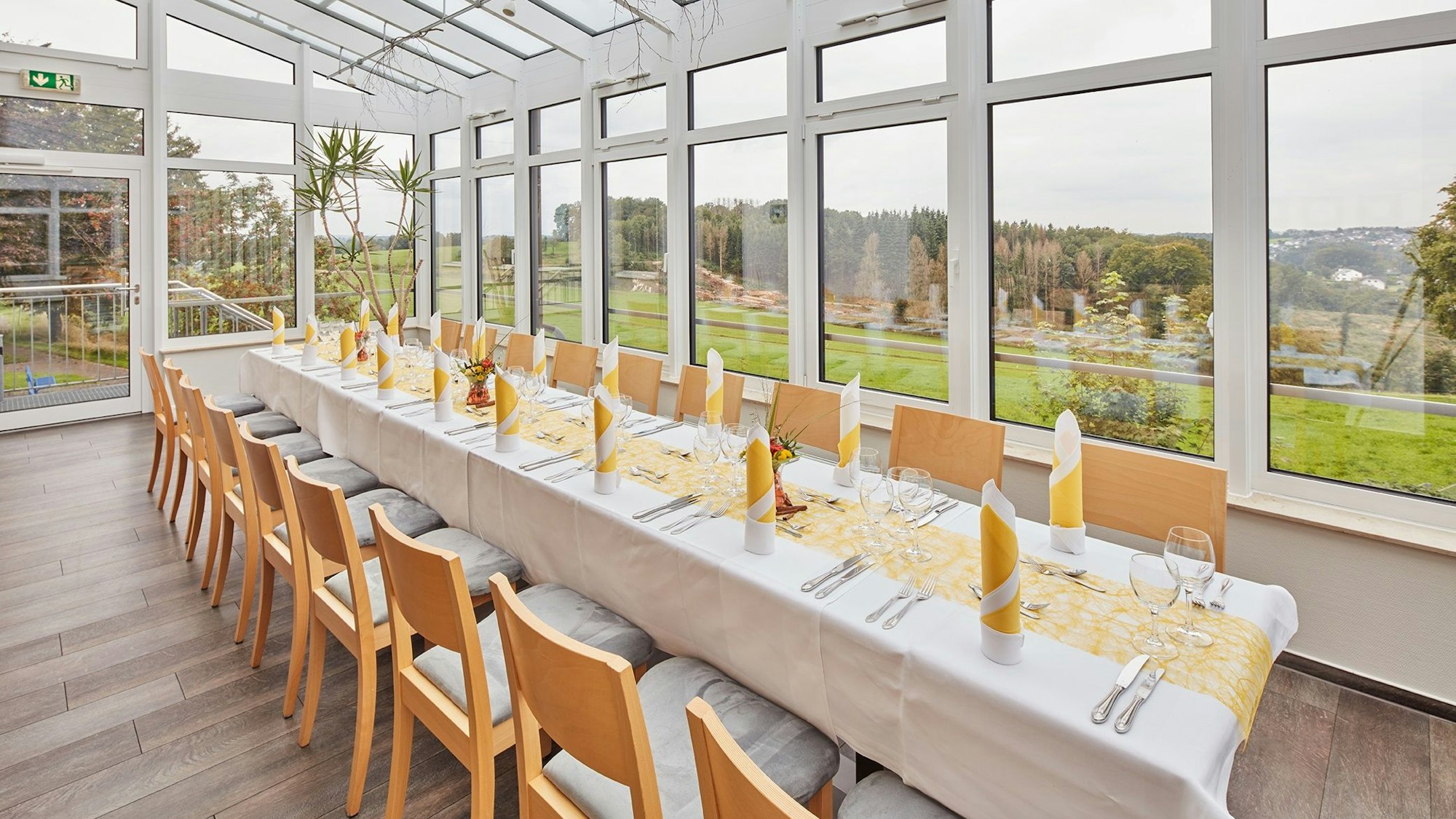 Der Wintergarten wurde nachträglich ans Hotel Fit angebaut. Dort gibt es auch Kaffee, Kuchen und Eintopf für Wanderer.